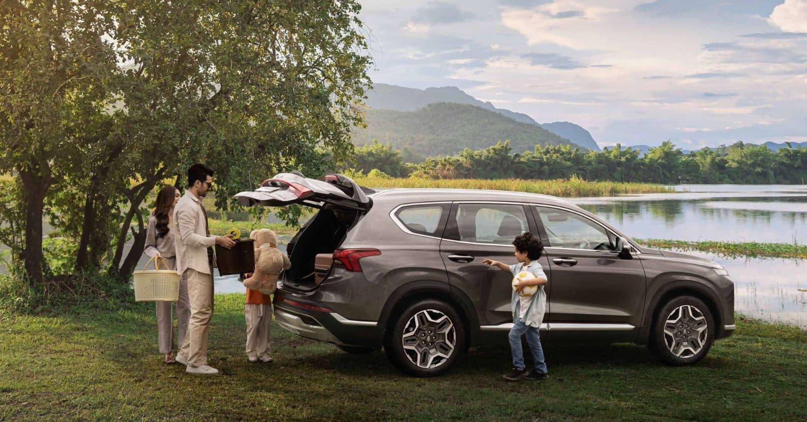 Hyundai Santa Fe Hybrid exterior 1