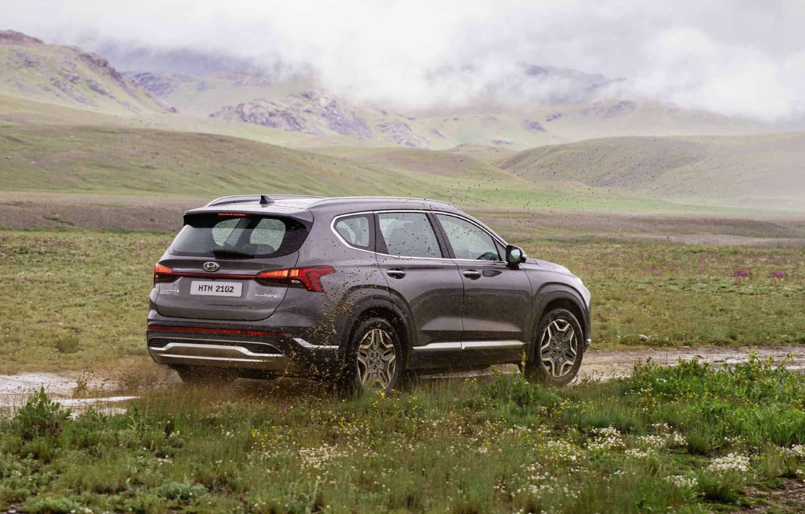 Hyundai Santa Fe Hybrid exterior 2