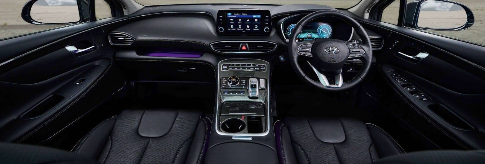 Hyundai Santa Fe Hybrid interior 1