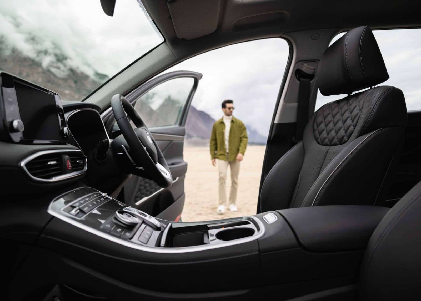 Hyundai Santa Fe Hybrid interior 2